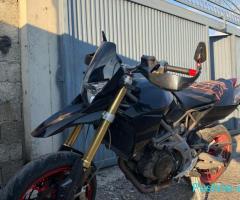 Aprilia dorsoduro 750 supermoto