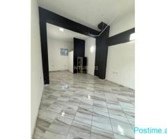 0683969767Jepet me qira dyqan buzë rrugës kryesore në Durrës