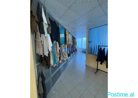 Jepet me qira ambient Biznesi 1300 m² me Qira| Ish Kënet, D - 2/5