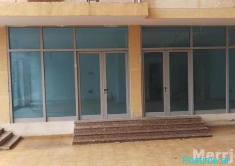 Shkembi kavajes buze rruges dytesore mbi hekurudh - 1/4