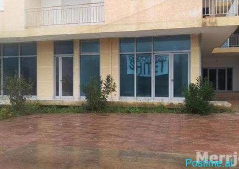Shkembi kavajes buze rruges dytesore mbi hekurudh - 3/4