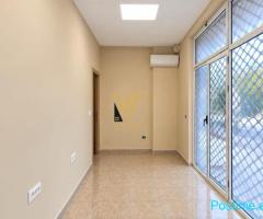 JEPET AMBIENT BIZNESI 30 M2 ME QIRA NE PORCELAN 40.000 LEKE