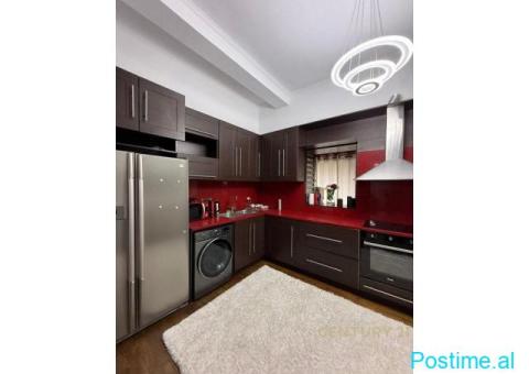 PËR SHITJE - Apartament 2+1+2 në qendër të Tiranës, i vendos - 5/7