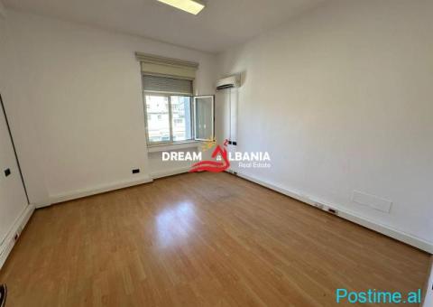 Jepen me qera 2 Ambiente zyrash ne BLV Deshmoret e Kombit - 2/7