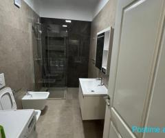 1+1 – Kompleksi Delijorgji, Rruga E Kavajes  Çmimi: 60,000 Lek