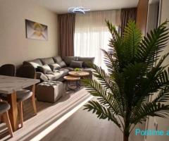Jepet me qira apartament 2+1——1000€/muaji  Zona: Zogu i Zi