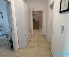 SUPER AMBIENT BIZNESI ME QIRA TE SQUARE 21