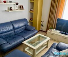 Jepet Apartament 2+1 me qira te Rruga Sulejman Pasha!