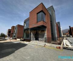 0695136472 Shitet, Vilë Strukturë 2-katëshe, Farkë.