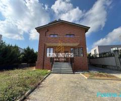 VILË PËR QIRA – PRANË TEG!