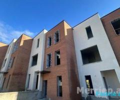 Shitet Vilë e Bashkangjitur, Rezidenca Piccadilly, TEG