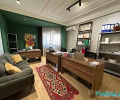 Jepet Zyre Me Qira Prane Condor Center ne Rrugen e Kavajes.