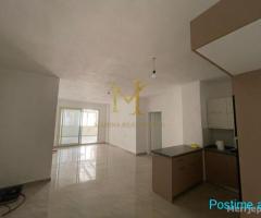 Shitet apartament 3+1+2 me verandë të madhe dhe garazh në Is