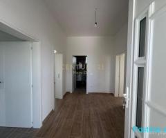 Shitet Truall +Ndertese ne Fshatin Qerret te Kavajes.