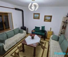 SHITET SHTËPI PRIVATE BASHKË ME TOKË +MUNDËSI HOTELI 3-KATËS