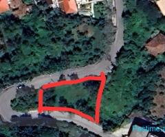 Shitet tokë buzë rruge tek Kalaja e Petrelës/ 39'000 euro