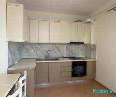 Jepet super apartment 1+1 me qera ne zonen e plazhit ne Durr