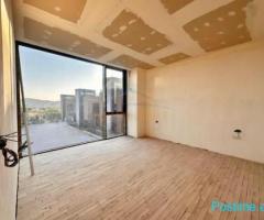 Shitet ,Vile ne Rezidencen Roses , prane Liqenit te Farkes