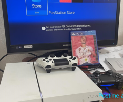 PS4 I bardhe OKAZION me dy leva dhe lojra