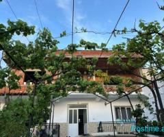 Shitet, Shtëpi 2 Kate, Fresku, Tiranë - 200,000   140 m2