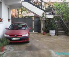 Dhenje shtepi me qera